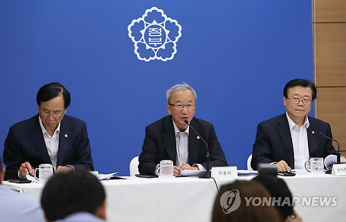 ▲ ▲현오석 경제부총리가 27일 오후 정부세종청사에서 '농산물 유통구조 개선 종합대책'을 발표하고 있다. ⓒ 연합뉴스