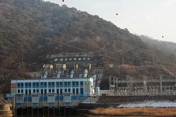 ▲ 화천댐 수력발전소의 모습. 6.25 당시에는 우리나라 전력생산량의 40%를 차지했다.