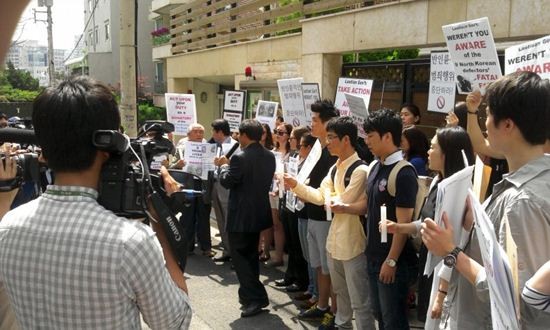 ▲ 북한인권 시민단체들이 주한 라오스 대사관 앞에서 가자회견을 열었다. ⓒ 피난처