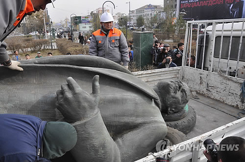 몽골의 수도 울란바토르에서 철거된 레닌 동상.ⓒ 연합뉴스