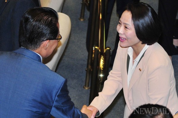 ▲ ⓒ왼쪽 박지원 오른쪽 임수경