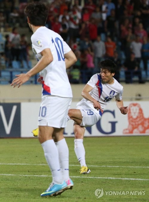 ▲ 김치우가 왼발 프리킥을 하고 있다.ⓒ연합뉴스