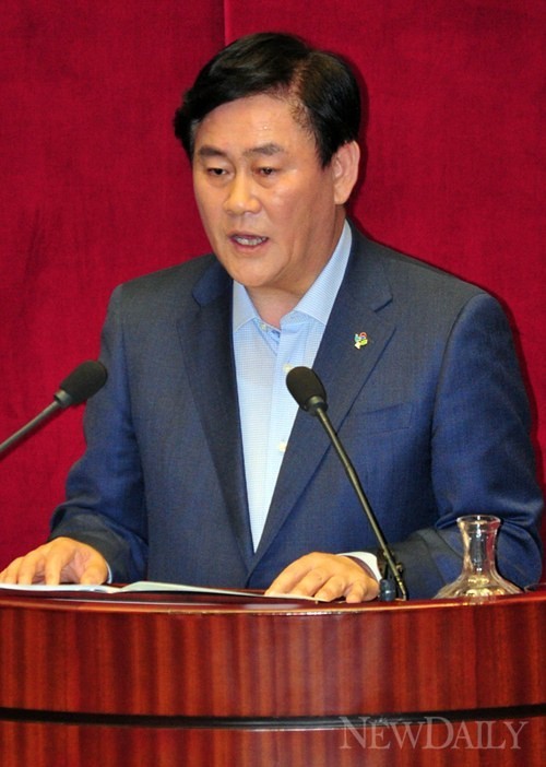 ▲ 최경환 새누리당 원내대표가 지난 4일 국회 본회의 교섭단체 대표연설을 하고 있다. ⓒ 이종현 기자