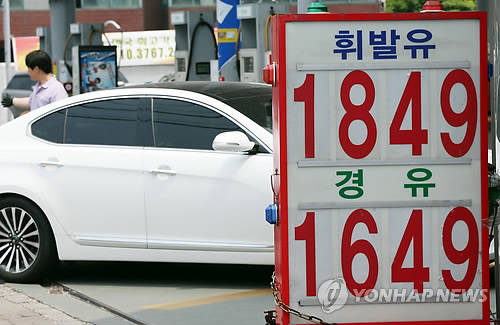 ▲ ▲지난 12일 전국 평균 휘발유 가격이 10개월 만에 1천800원대로 내려앉았다. ⓒ 연합뉴스
