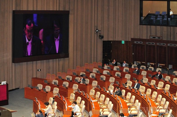 ▲ ⓒ졸고있는 문재인 의원