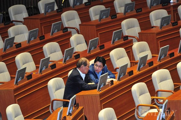 ▲ ⓒ졸고있는 문재인 의원