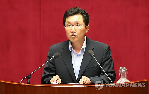 ▲ 김용태 새누리당 의원이 12일 오후 국회 본회의장에서 경제분야 대정부질문을 하고 있다. ⓒ연합뉴스
