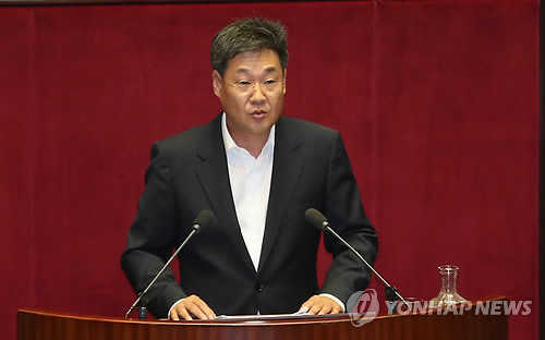 ▲ 지난 11일 정문헌 새누리당 의원이 국회 본회의에서  대정부 질문을 하고 있는 모습.ⓒ연합뉴스