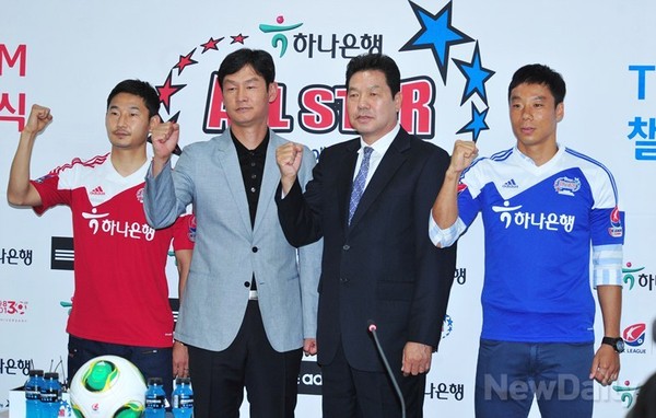 ▲ 지난 14일 축구회관에서 열린 올스타전 기자회견. 왼쪽부터 이천수 선수, 최용수 감독, 조동현 감독, 염기훈 선수.ⓒ이종현