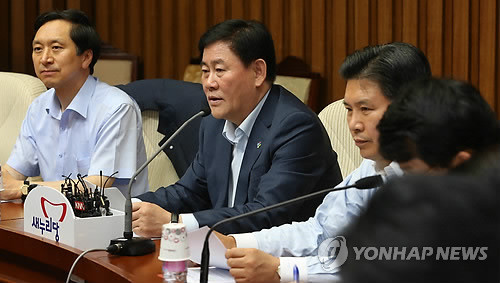 ▲ 최경환 새누리당 원내대표가 18일 오전 국회에서 열린 원내대책회의에서 모두발언하고 있다.ⓒ연합뉴스