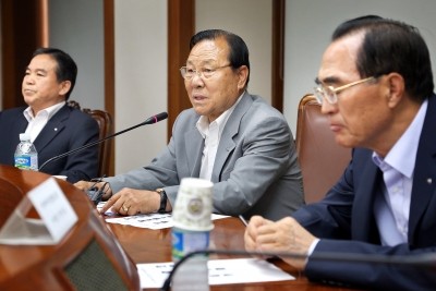 ▲ (왼쪽부터) 박정일 지함조합 이사장, 오진수 골판지포장조합 이사장, 권혁홍 제지조합 이사장 ⓒ  중소기업중앙회