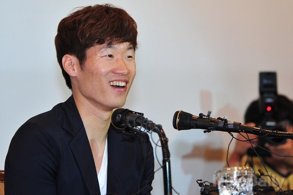 ▲ 김민지 아나운서와의 열애설을 시인한 박지성 선수.  ⓒ 이종현 기자