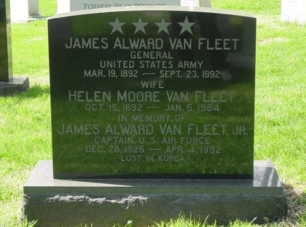 ▲ 벤플리트 장군 가족의 재회는 그들이 죽은 뒤에야 가능했다. 대한민국은 이들을 영원히 기억할 것이다.