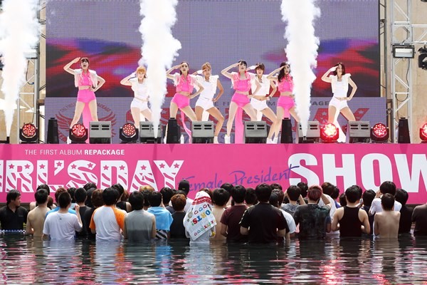 ▲ 정규 1집 리패키지 앨범 타이틀곡 [여자대통령]을 선보이는 [걸스데이]. ⓒ드림엔터테인먼트