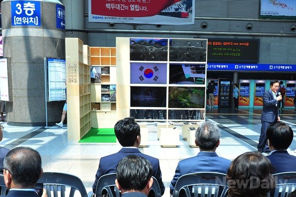 ▲ 24일 서울 용산역에 설치된 .ⓒ이종현