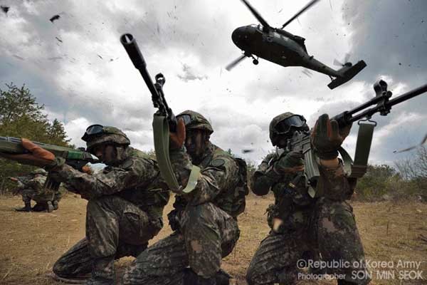 ▲ 군은 25일 6.25전쟁 상기 적 격멸훈련을 실시했다. 사진은 과거 공중강습훈련의 한 장면. [사진: 군사전문 사진작가 손민석 한국국방안보포럼 사무국장 촬영]