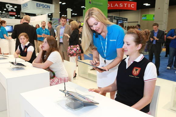 ▲ ▲ 삼성전자는 24~26일(현지시간) 미국 샌안토니오에서 열리고 있는 ISTE(International Society for Technology in Education)에 참가해 '갤럭시 노트 10.1' 등을 활용한 '삼성스쿨' 등 다양한 교육 솔루션을 선보인다고 25일 밝혔다.