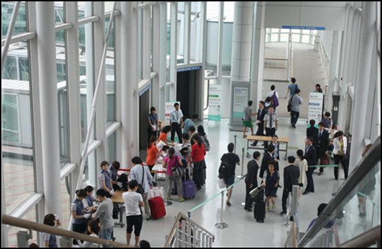 ▲ 인천공항 미국행 승객들이 2차 보안검색을 받고 있는 모습. ⓒ 국토교통부