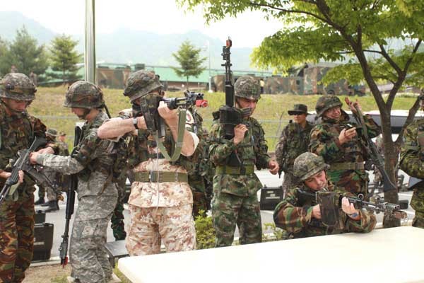 ▲ 주한 무관들이 KCTC에서 체험 준비를 하고 있다.