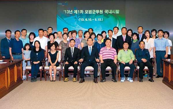 ▲ 지난 6월 10일부터 시작된 모범 군무원 국내시찰 모습. 군무원은 군인과 함께 군을 이끌어 가는 핵심인력이다.