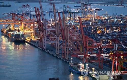 ▲ (사진=연합뉴스) 5월 경상수지는 수출이 전년 동기보다 7.4% 늘고  수입이 4.8% 줄어 사상 최대 흑자를 기록했다.