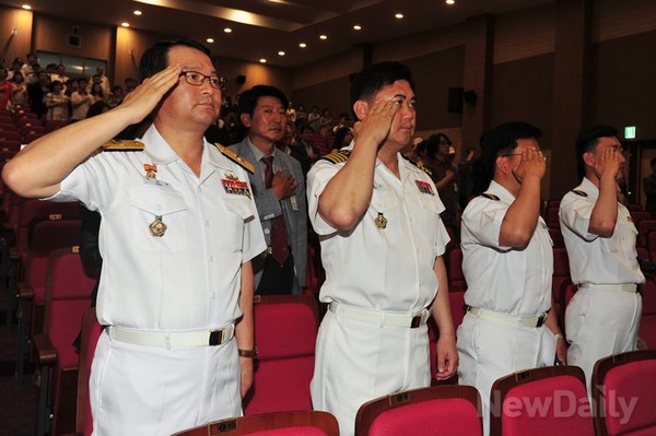 ▲ 28일 국회에서 열린 'NLL-연평해전' 특별시사회에 참석한 해군.