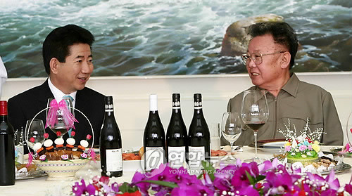 ▲ 2일 송영근 새누리당 의원은 지난 2007년 노무현 전 대통령의 NLL발언은 북한이 연평해전을 일으키는 빌미를 제공한 셈이라고 주장했다.자료는 지난 2007년 남북정상회담 내용의 서해평화수역 적용시 상황을 그림으로 나타낸 모습.(자료출처=송영근 의원실)