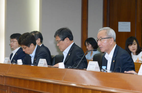 ▲ 현오석 부총리 겸 기획재정부 장관이 4일 서울 수출입은행에서 주재한 경제관계장관회의에서 모두발언을 하고 있다. ⓒ 기획재정부