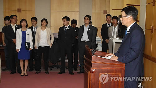 ▲ 서호 통일부 남북협력지구지원단장이 브리핑을 하고 있다.ⓒ연합뉴스
