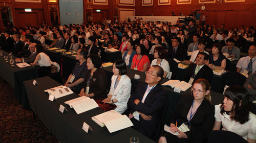 ▲ ▲ 새로 세종학당 지정서를 받은 참가자들ⓒ