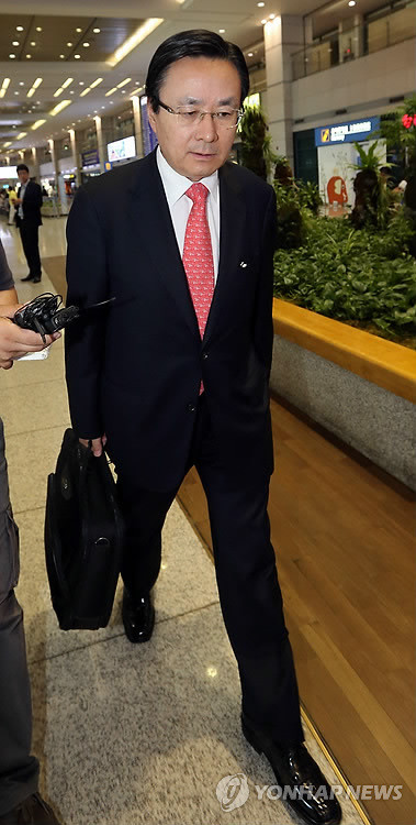 ▲ 러시아에서 열린 '제4차 고위급 안보회의'에 우리 측 수석대표로 참석한 주철기 청와대 외교안보수석이 3일 오후 영종도 인천국제공항을 통해 귀국하고 있다. ⓒ 연합뉴스