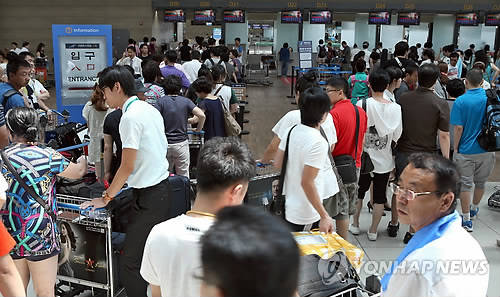 ▲ (사진=연합뉴스) 이 9일, 휴가철을 맞아 해외여행보험 가입의 중요성을 강조했다