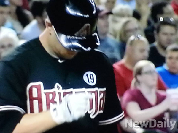 ▲ 19라는 숫자가 유니폼에 선명하다. 애리조나라는 팀명 위해 자리잡고 있다.ⓒ윤희성