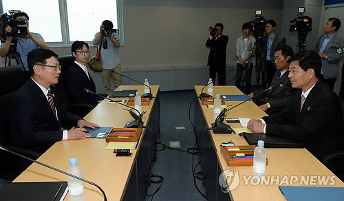 ▲ 10일 개성공단종합지원센터에서 개성공단 2차 실무회담이 열리고 있다.ⓒ연합뉴스