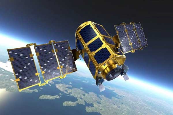 ▲ 한국형 다목적 위성-2호(KOMSAT-2). 정부와 군은 SAR(합성개구레이더)를 갖춘 위성을 개발 중이다.