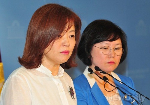 ▲ 국회 국정원 진상조사특위 소속 진선미, 김현 민주당 의원이 10일 오후 국회 정론관에서 기자회견을 열고 새누리당의 특위 위원직 사퇴 요구를 거부한다고 밝히고 있다.ⓒ이종현 기자