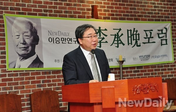 ▲ 11일 제29회 이승만포럼에 발제자로 나선 허동현 교수.ⓒ정상윤