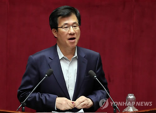 ▲ 신경민 민주당 의원이 지난달 25일 국회에서 열린 본회의에서 5분 자유발언을 하고 있다.ⓒ연합뉴스