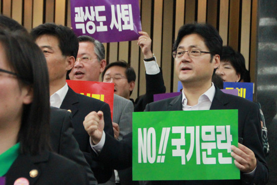 ▲ 국정원을 비난하고 있는 [귀태] 홍익표 의원. ⓒ홍익표 블로그