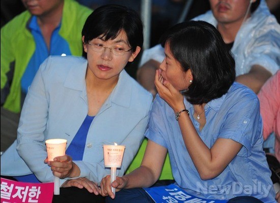 ▲ 13일 서울시청 광장에서 열린 국정원 규탄대회에 참석한 통진당 이정희 대표. 오른쪽은 김재연 의원. ⓒ이종현 기자