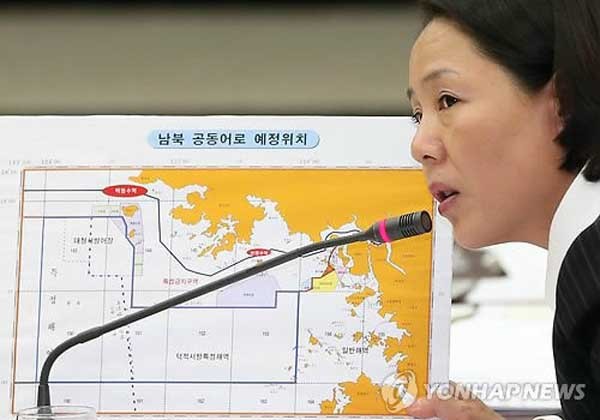 ▲ 임수경 민통당 의원이 인천시 국정감사에서 송영길 인천시장에게 서해평화협력지대 개발 문제를 묻고 있다. [사진: 연합뉴스]