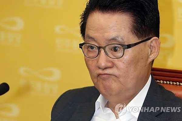 박지원 민통당 의원. 그는 NLL 관련 논란이 격화되자 슬그머니 태도를 바꿨다. [사진: 연합뉴스]