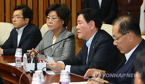 ▲ 최경환 새누리당 원내대표가 17일 오전 국회에서 열린 최고중진연석회의에서 발언하고 있다.ⓒ연합뉴스