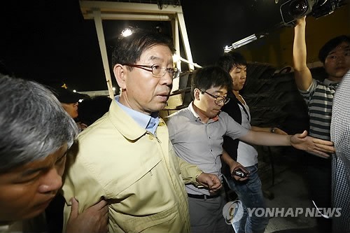 ▲ 15일 오후 노량진 인부 수몰 참사 당시 어디서 뭘했는지, 5시간이나 늦게 현장에 나타나 여론의 비난을 사고 있는 박원순 서울시장. ⓒ연합뉴스