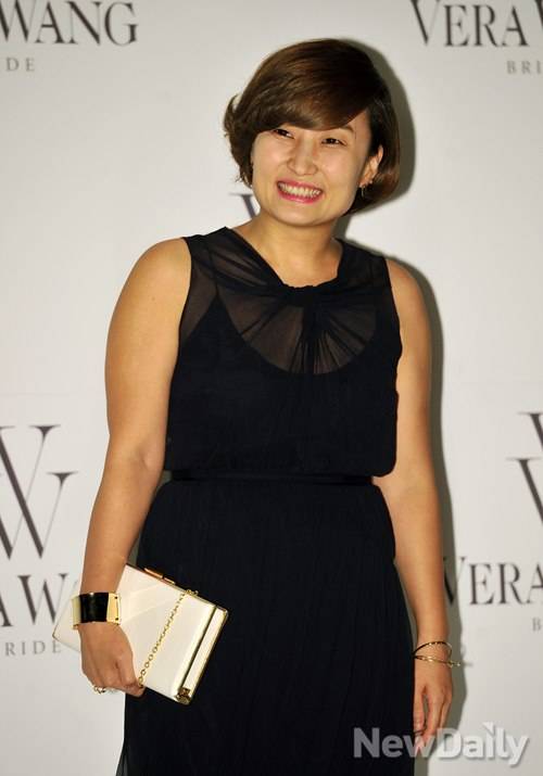 ▲ 블랙드레스 차림의 미소가 매력적인 박경림