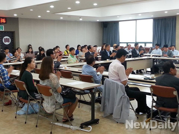 ▲ 한국현대사학회 회장 이명희 교수는 18일 서울 종로구 경희궁길 서울교총회관에서 취임 기념 강연을 펼쳘다. ⓒ윤희성