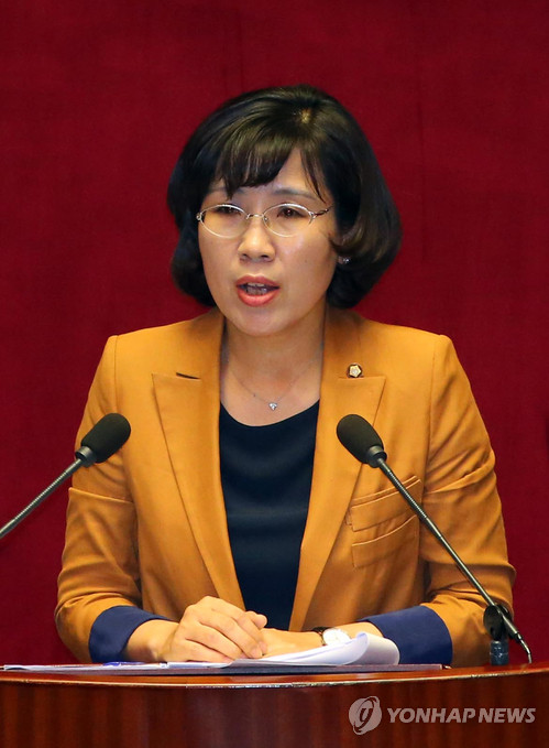 ▲ 김현숙 새누리당 의원이 지난달 13일 오후 국회 본회의장에서 교육·사회·문화분야 대정부질문을 하고 있다. ⓒ연합뉴스