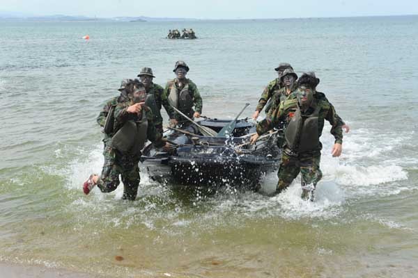 ▲ '진짜 해병대 캠프'는 전국에 포항 1곳 뿐이다. 사진은 해병대에서 훈련 중인 단국대 해병학과 학생들.