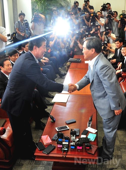 ▲ 새누리당 황진하 의원, 민주당 우윤근 의원 (왼쪽부터)