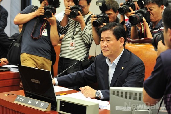 ▲ 최경환 국회 운영위원장이 22일 오후 여의도 국회에서 열린 남북대화록 증발 관련 운영위 전체회의를 주재하고 있다. ⓒ 이종현 기자